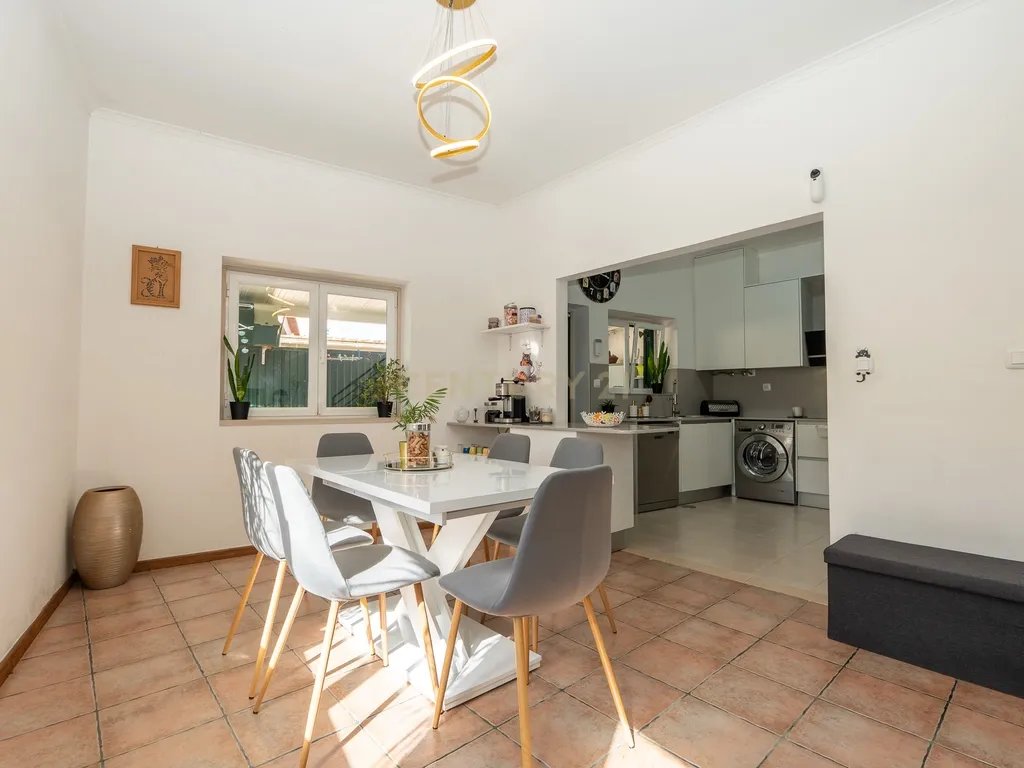 🏡 Moradia T3 com Rooftop Vista Mar, Paineis Fotovoltaico e zona exterior – Viva com Conforto e Sustentabilidade em zona tranquila a pouco minutos do Mar da Ericeira - Image 3