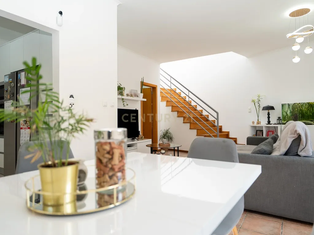 🏡 Moradia T3 com Rooftop Vista Mar, Paineis Fotovoltaico e zona exterior – Viva com Conforto e Sustentabilidade em zona tranquila a pouco minutos do Mar da Ericeira - Image 29