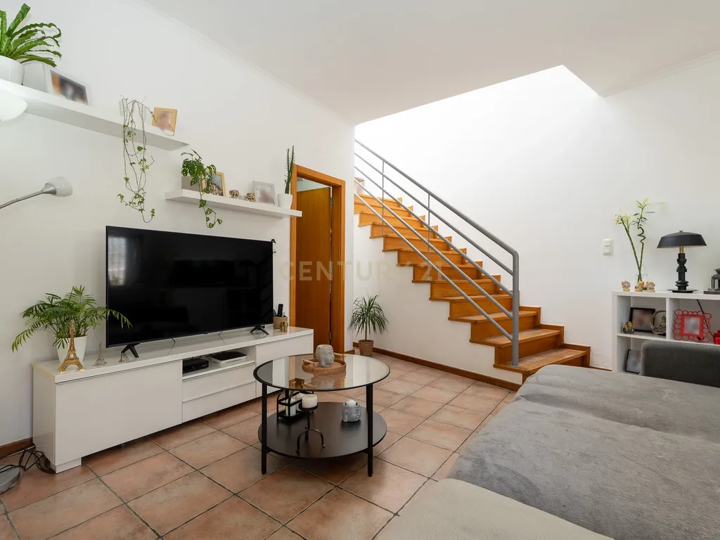 🏡 Moradia T3 com Rooftop Vista Mar, Paineis Fotovoltaico e zona exterior – Viva com Conforto e Sustentabilidade em zona tranquila a pouco minutos do Mar da Ericeira - Image 22