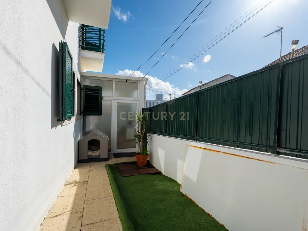 🏡 Moradia T3 com Rooftop Vista Mar, Paineis Fotovoltaico e zona exterior – Viva com Conforto e Sustentabilidade em zona tranquila a pouco minutos do Mar da Ericeira - Image 23
