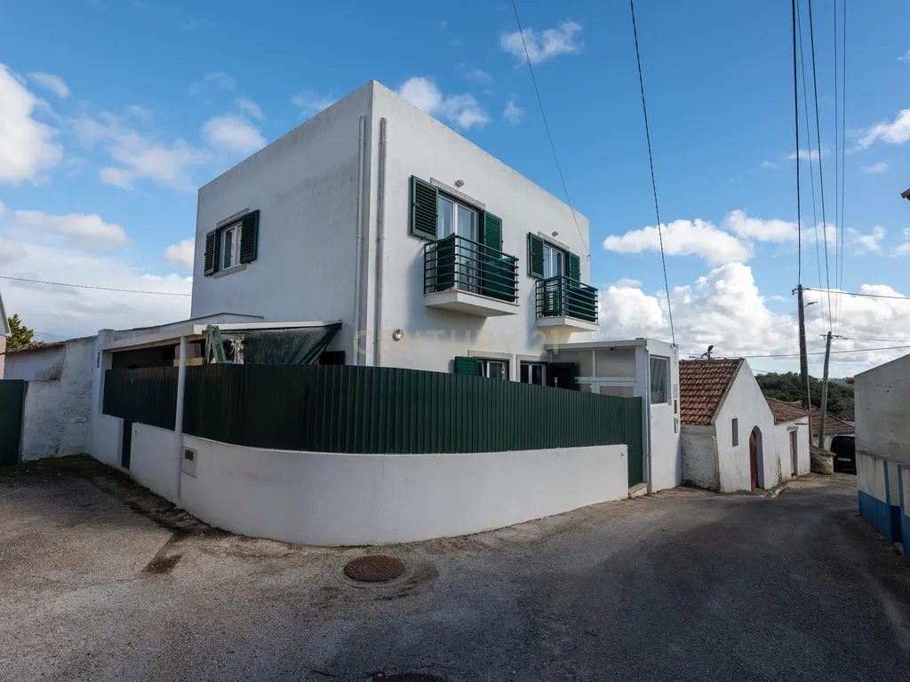 🏡 Moradia T3 com Rooftop Vista Mar, Paineis Fotovoltaico e zona exterior – Viva com Conforto e Sustentabilidade em zona tranquila a pouco minutos do Mar da Ericeira - Image 59