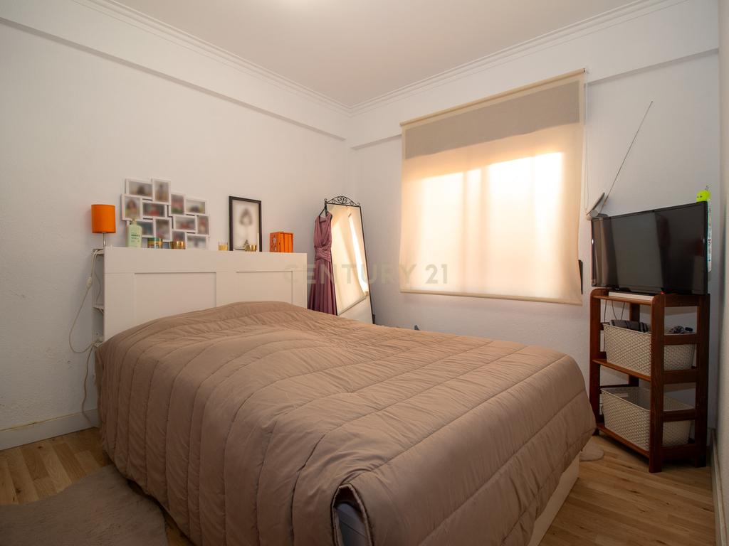 Andar de moradia de tipologia T3, localizado no Bairro dos Pedernais, Ramada em Odivelas, inserido em edifício de 3 pisos, existindo apenas 2 proprietários. - Image 21