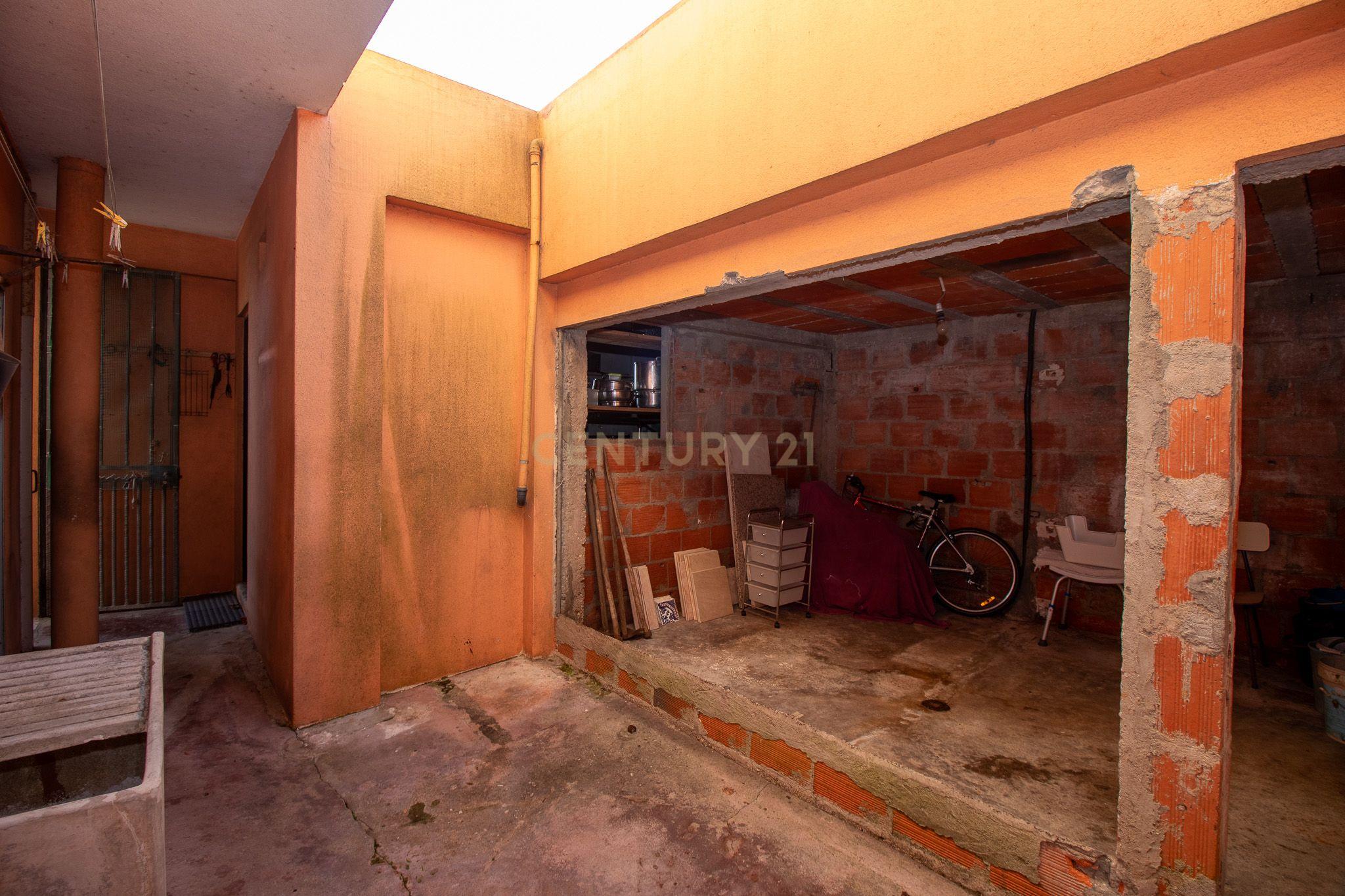 Andar de moradia de tipologia T3, localizado no Bairro dos Pedernais, Ramada em Odivelas, inserido em edifício de 3 pisos, existindo apenas 2 proprietários. - Image 24
