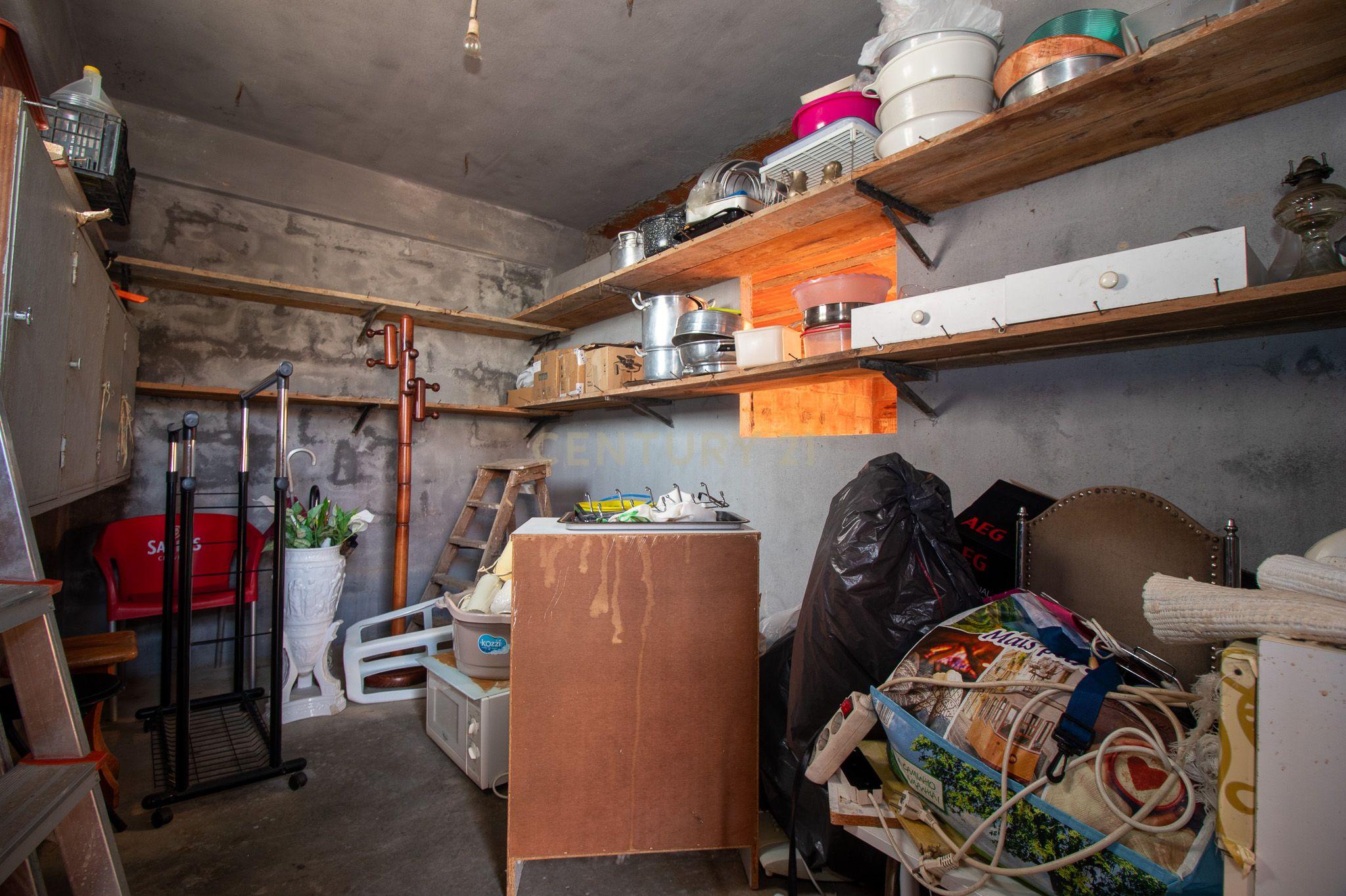 Andar de moradia de tipologia T3, localizado no Bairro dos Pedernais, Ramada em Odivelas, inserido em edifício de 3 pisos, existindo apenas 2 proprietários. - Image 17