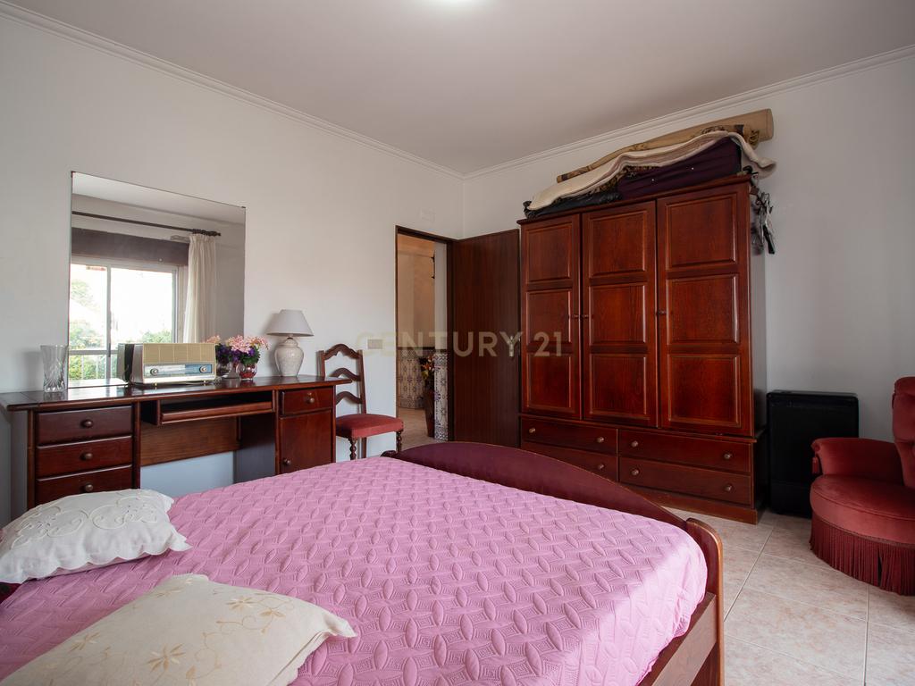 Andar de moradia de tipologia T3, localizado no Bairro dos Pedernais, Ramada em Odivelas, inserido em edifício de 3 pisos, existindo apenas 2 proprietários. - Image 37