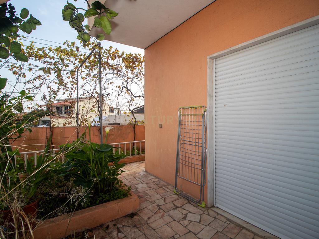 Andar de moradia de tipologia T3, localizado no Bairro dos Pedernais, Ramada em Odivelas, inserido em edifício de 3 pisos, existindo apenas 2 proprietários. - Image 70