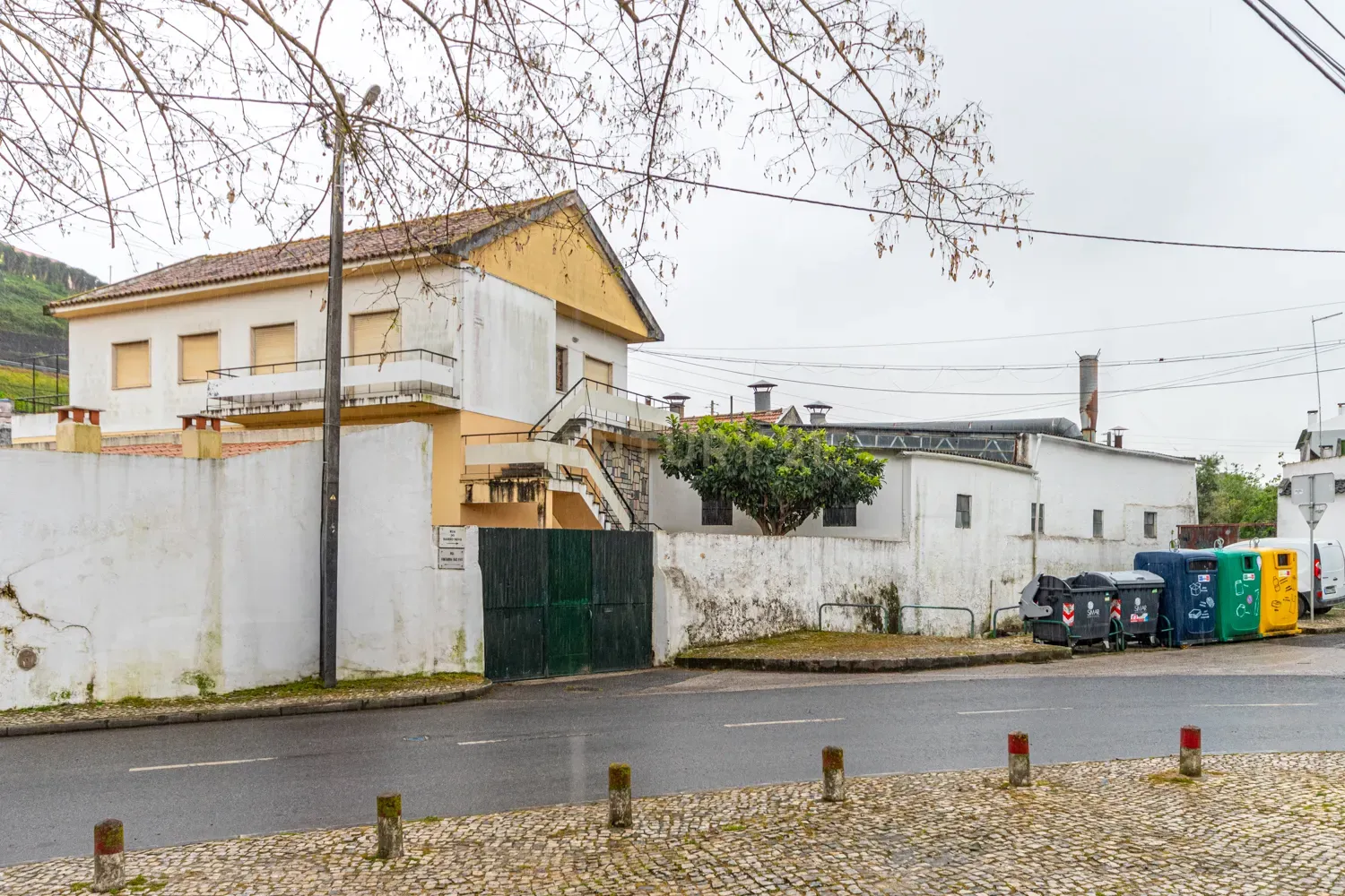 Moradia T3 c/ lote de 2393m2 em Caneças