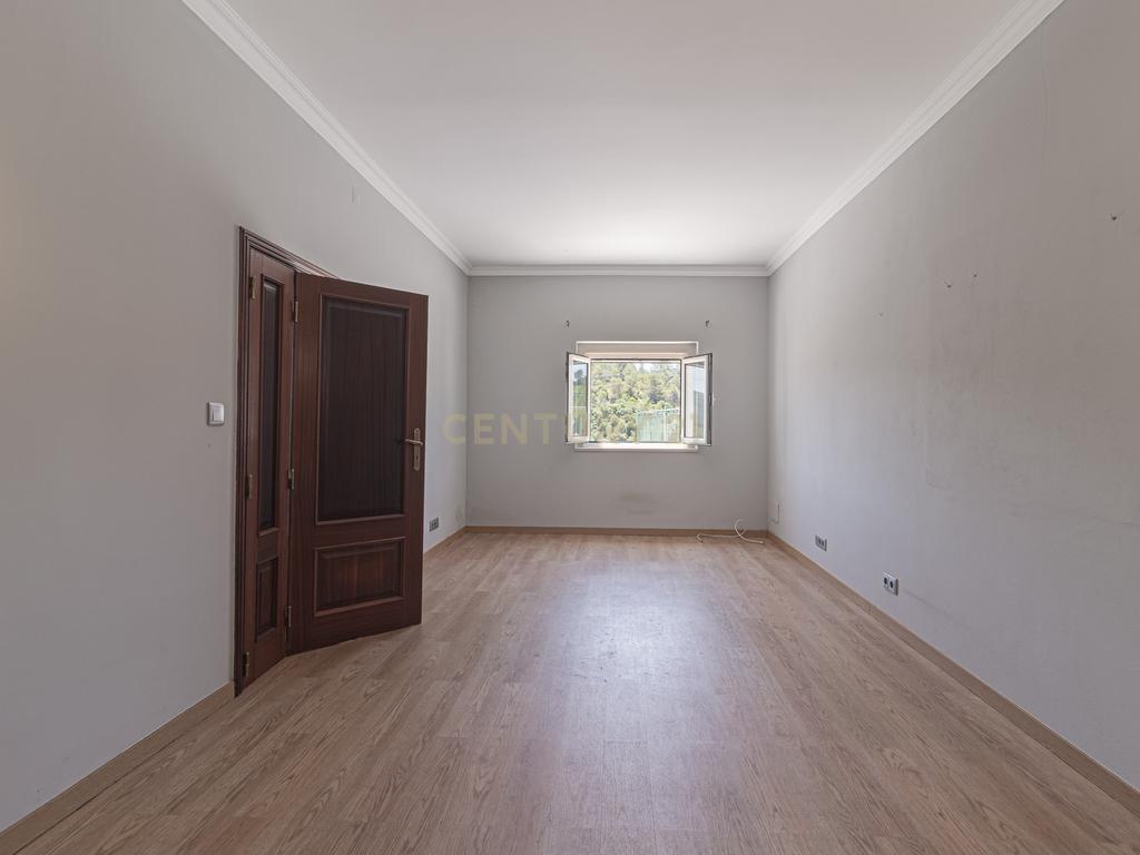 Moradia T4 em Vila Nova - Bucelas - Image 22