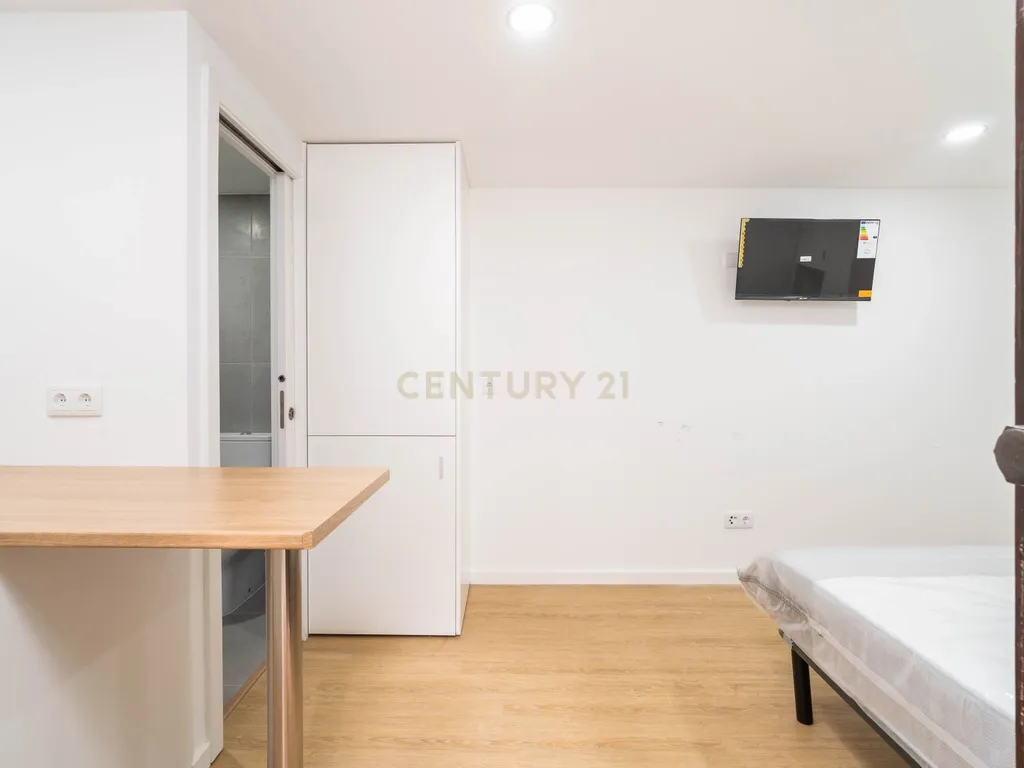 Apartamento transformado em Dois estúdios junto à Praça da República - Image 5