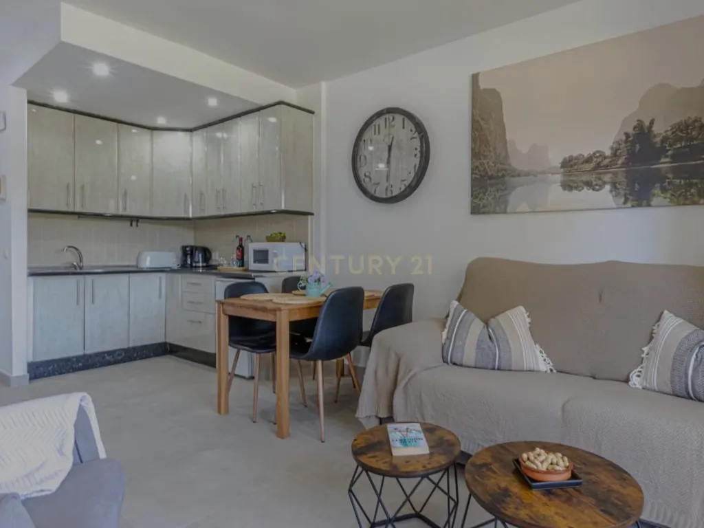 Apartamento T1 em Málaga com Vista e Acesso a Piscina - Image 13