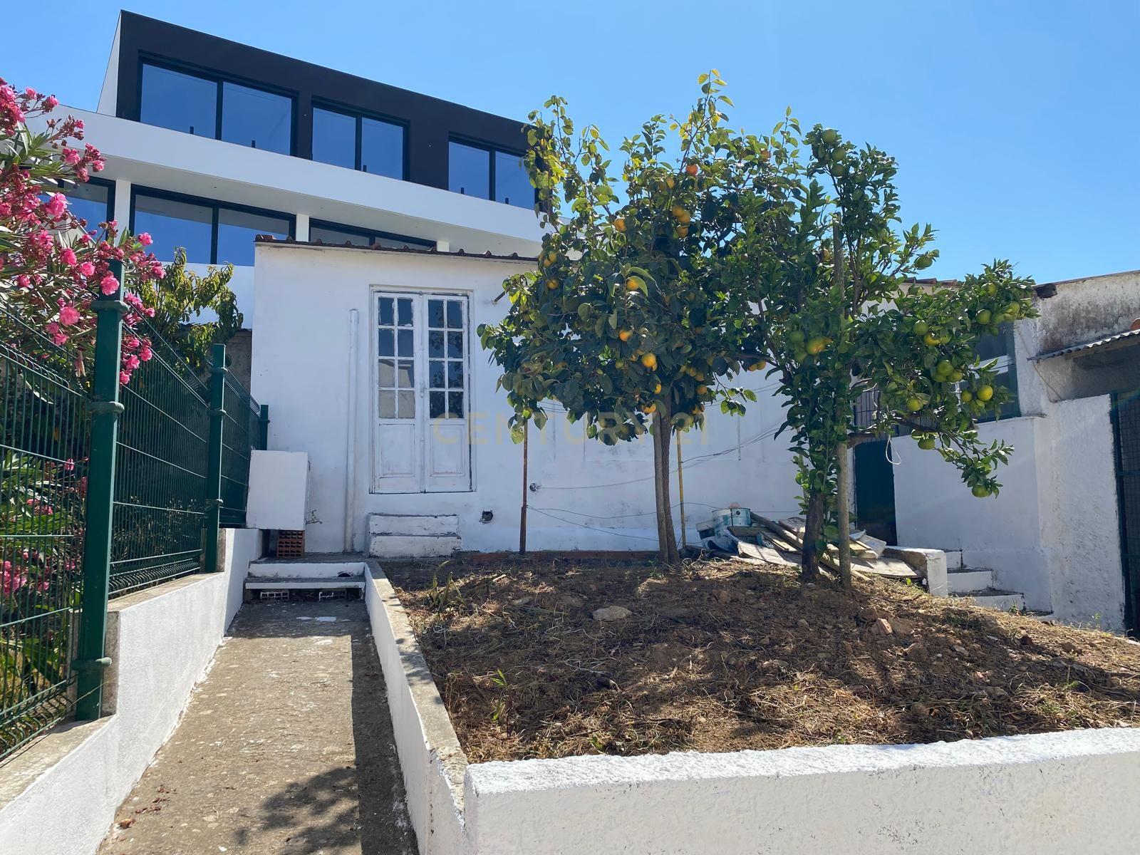 Moradia V3 com garagem e armazém Torres Vedras - Image 1