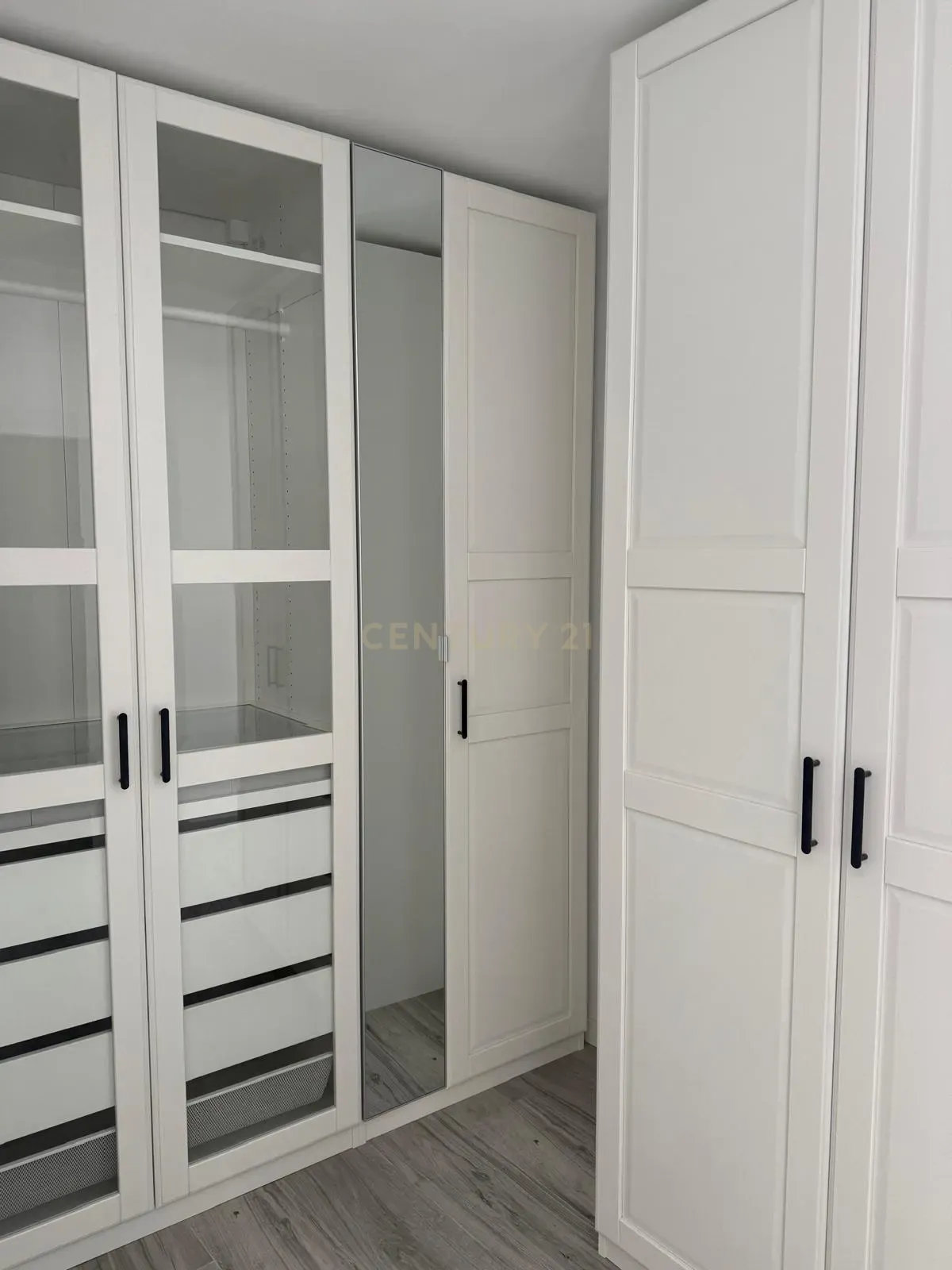 Fotografia 6 de Moradia T1+1 totalmente remodelada no Curvel com garagem e pátio exterior.