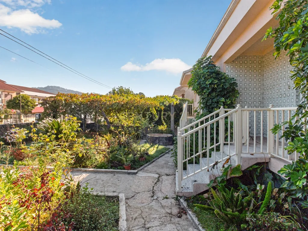MORADIA T3 EM ESPINHO - BRAGA | 800 M² DE TERRENO | JARDIM | VISTA PANORÂMICA - Image 3