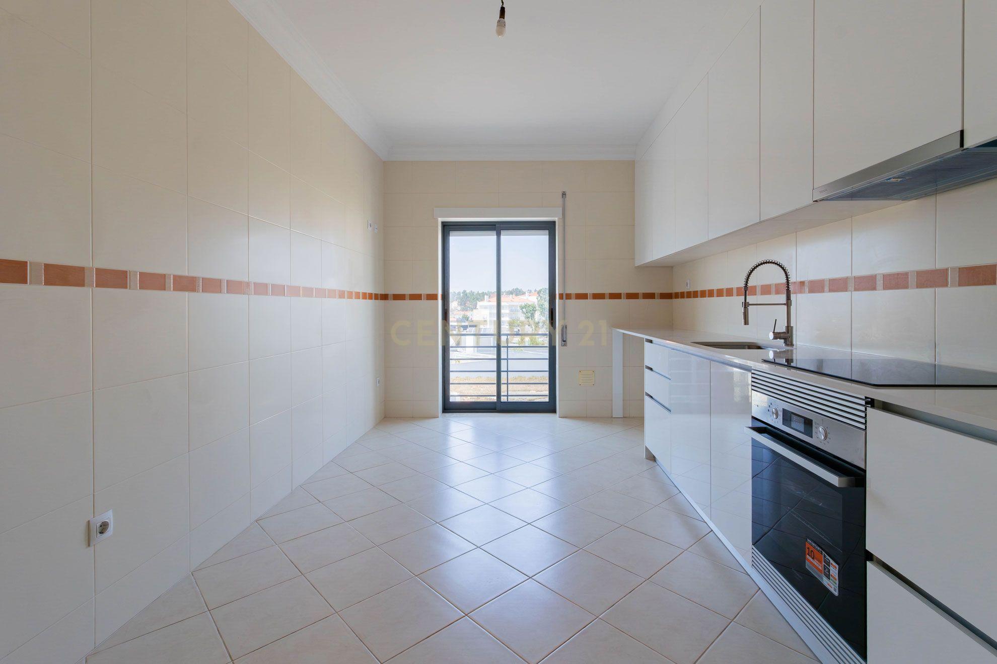 Fotografia 7 de Excelente Apartamento T2 com 2 WC e Garagem