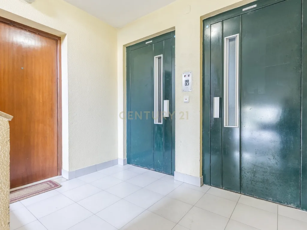 Apartamento T2 Moderno no Monte da Caparica, Pronto a Habitar - Image 23