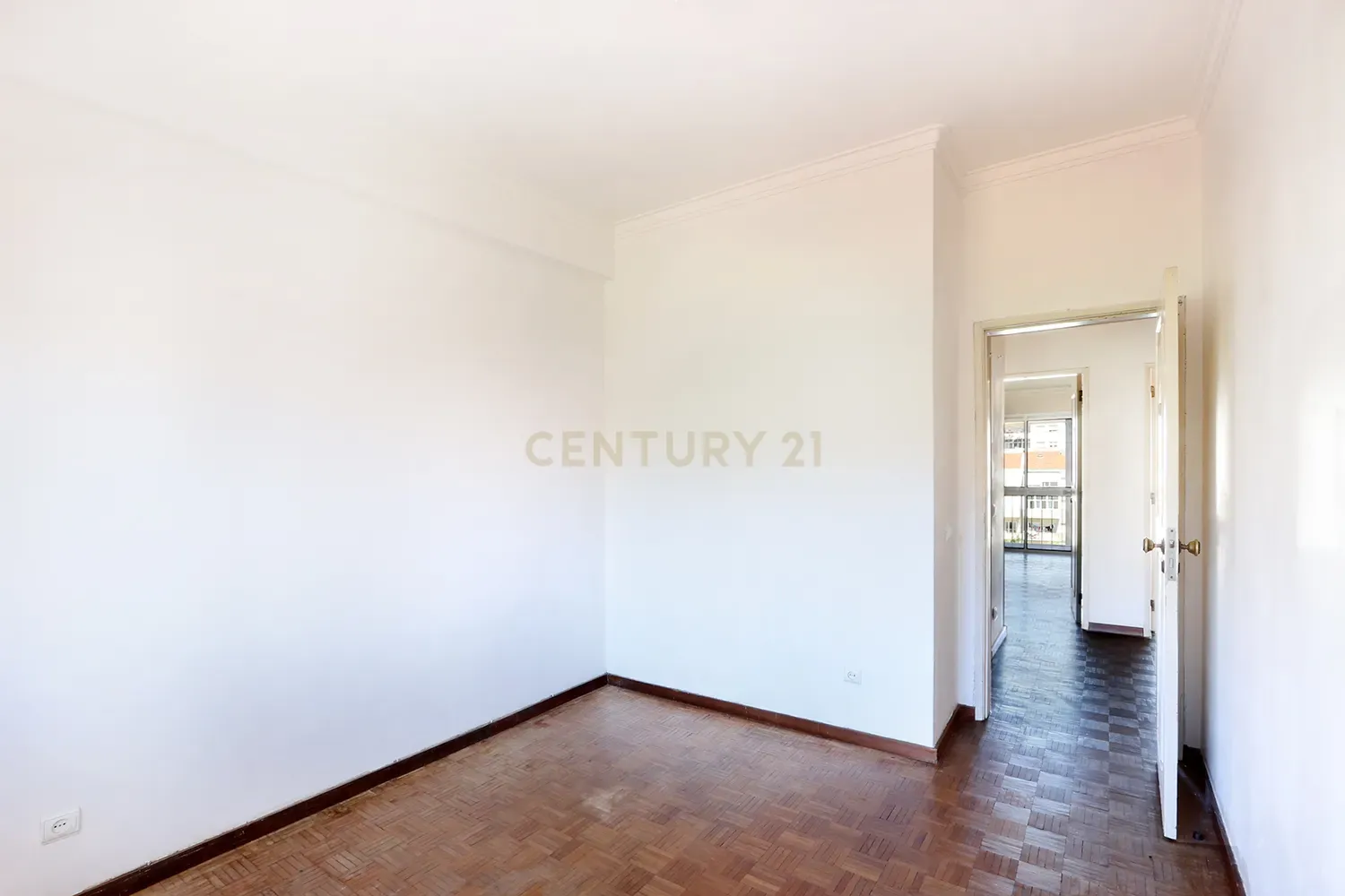Fotografia 10 de Apartamento T2 com excelente localização entre Mercês e Mem Martins.