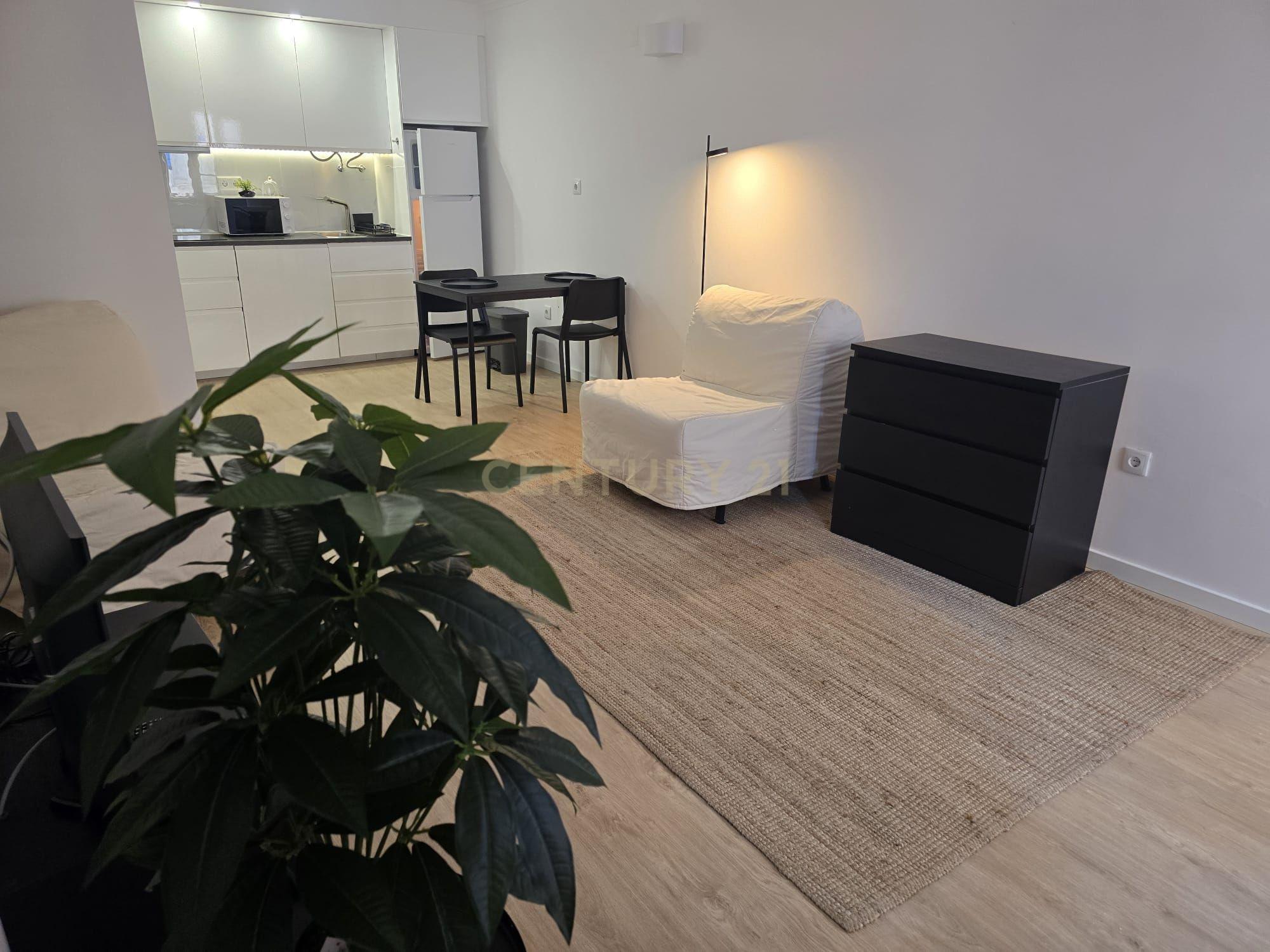 Apartamento T-0 /Estúdio em Almada , Perto do Centro e Transportes - Image 6