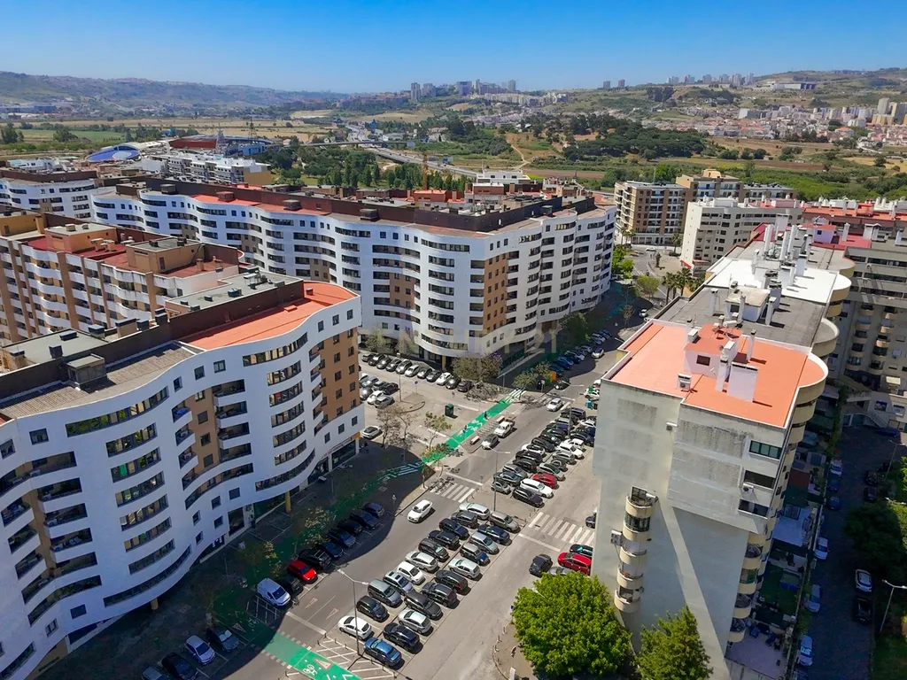 Apartamento T4 na prestigiada Urbanização Quinta do Infantado, Loures com Vista Panorâmica sobre as Lezírias - Image 34