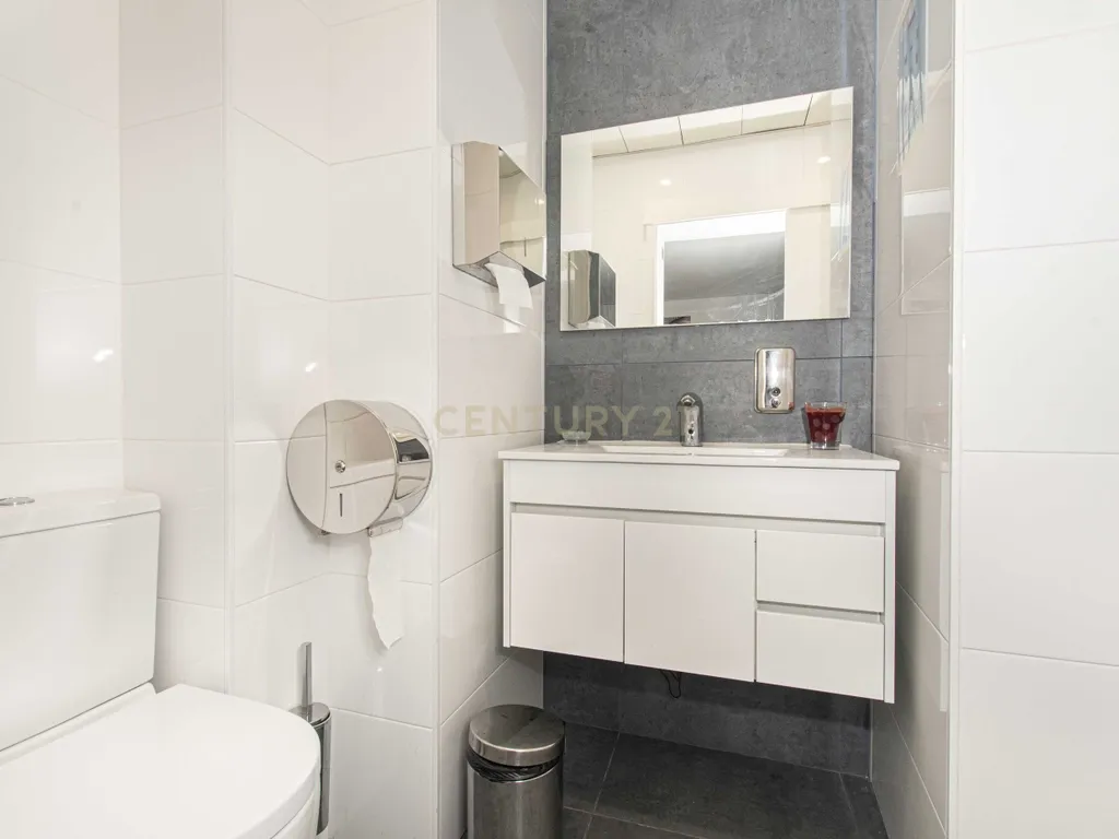 Loja em Campolide, Lisboa - 160m² - Image 12
