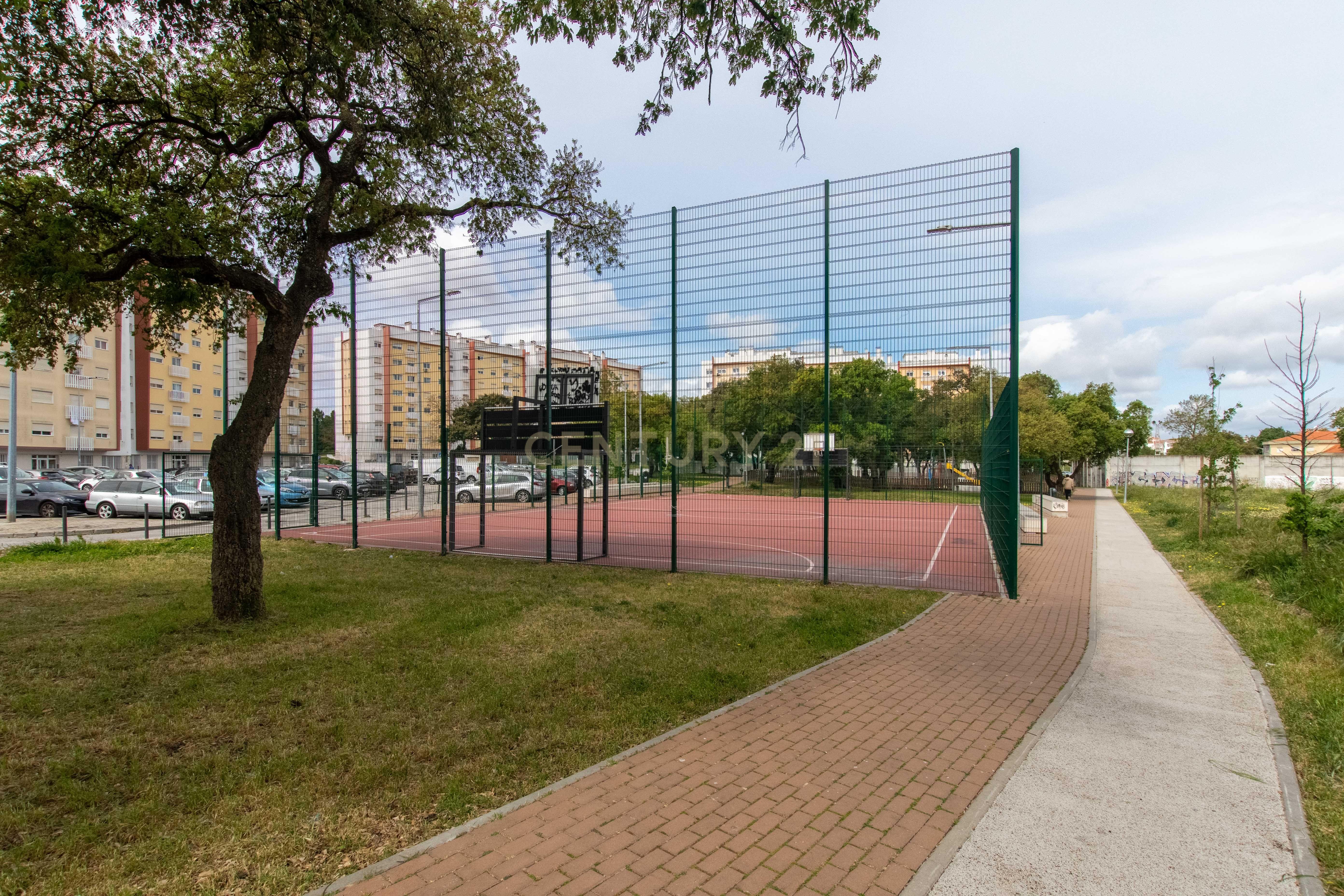 Fotografia 5 de Apartamento T2+1 na Amora – Excelente Localização e Acessos!