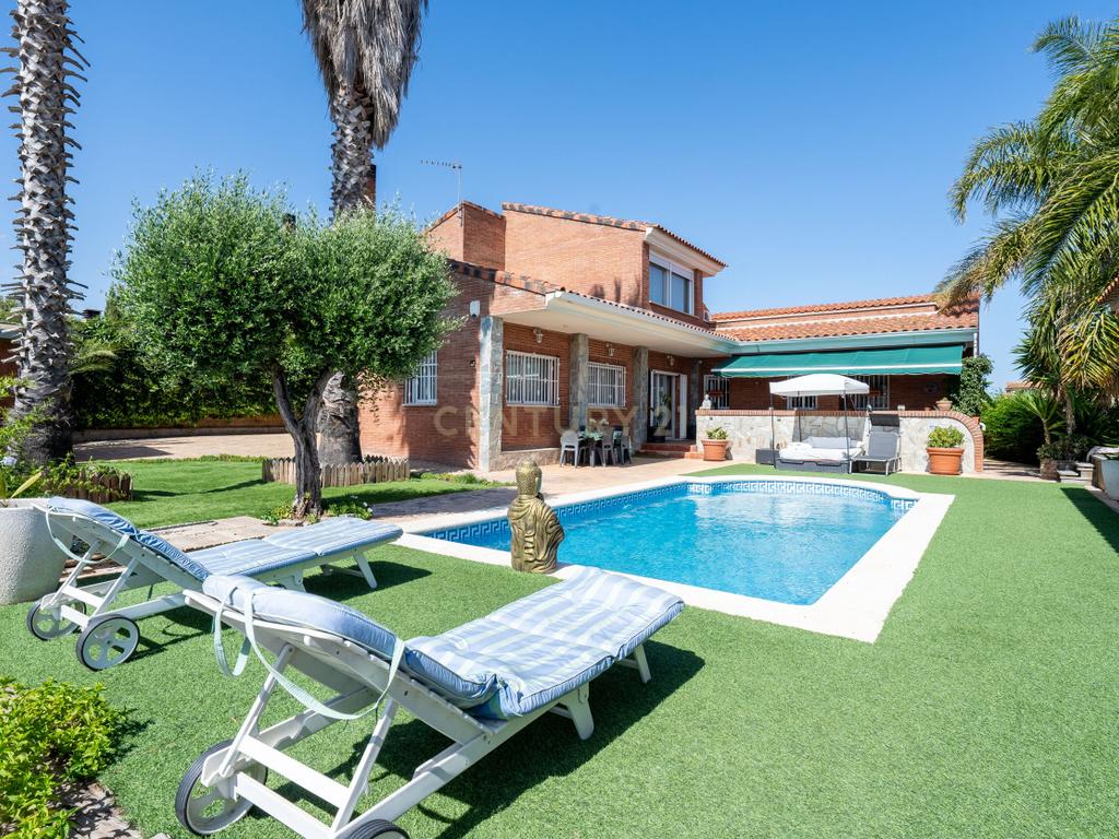 Moradia com apartamento anexo e piscina em “Els Pallaresos” - Image 3