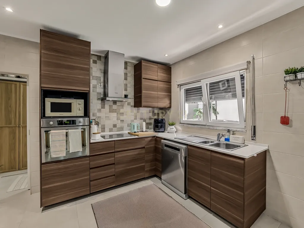 Moradia T3 isolada com garagem, Quinta do Conde - Image 3