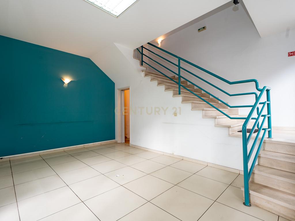 **Fantástica loja de dois pisos em Linda a Velha** - Image 8