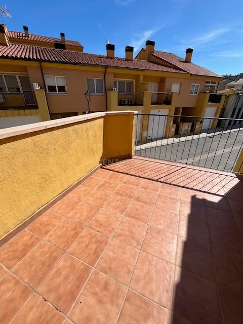 Luxuosa Moradia com Vista para a Montanha em Tarragona - Image 9