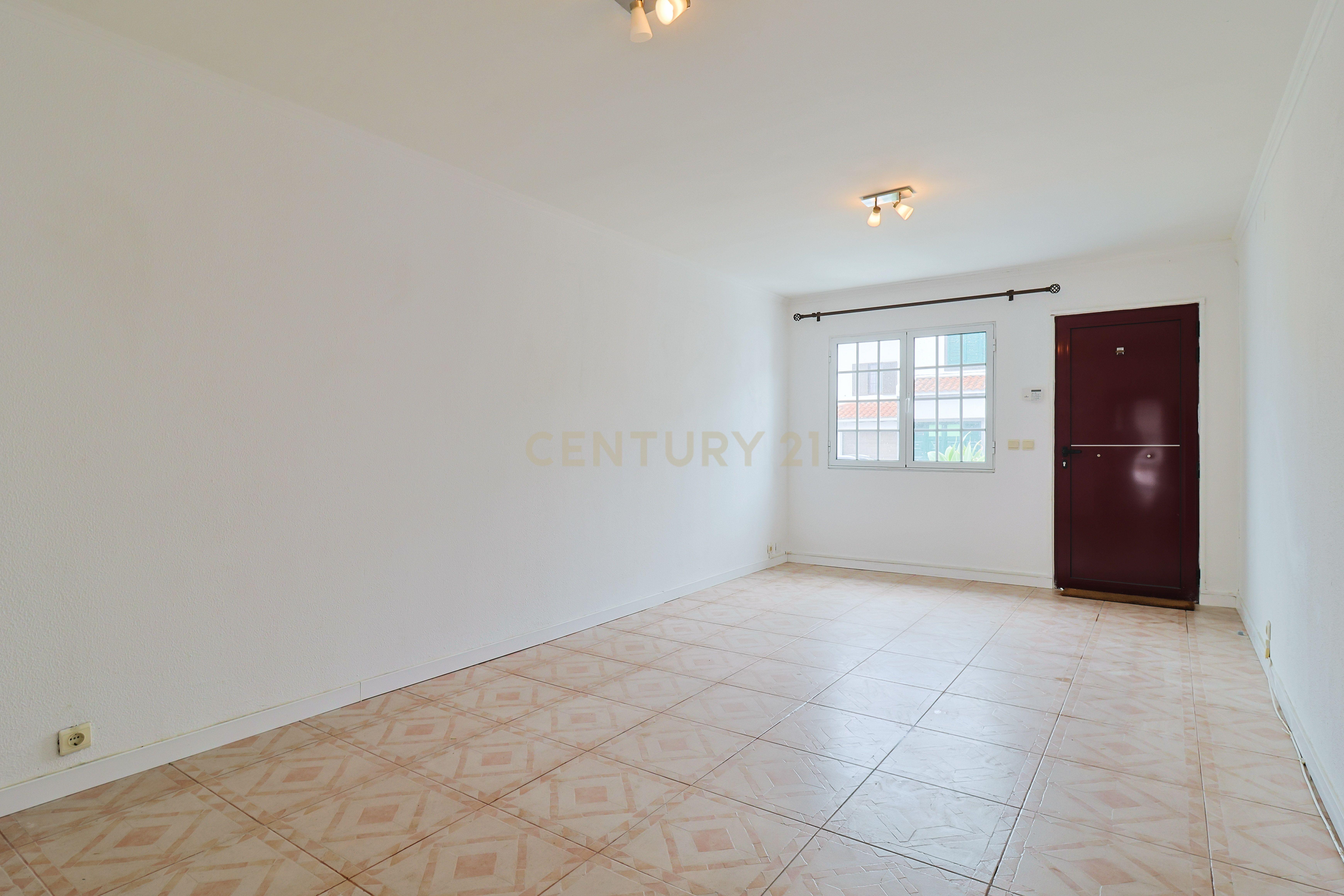 Moradia T2+1 com sótão, garagem, jardim e logradouro – Ponta Delgada - View 5