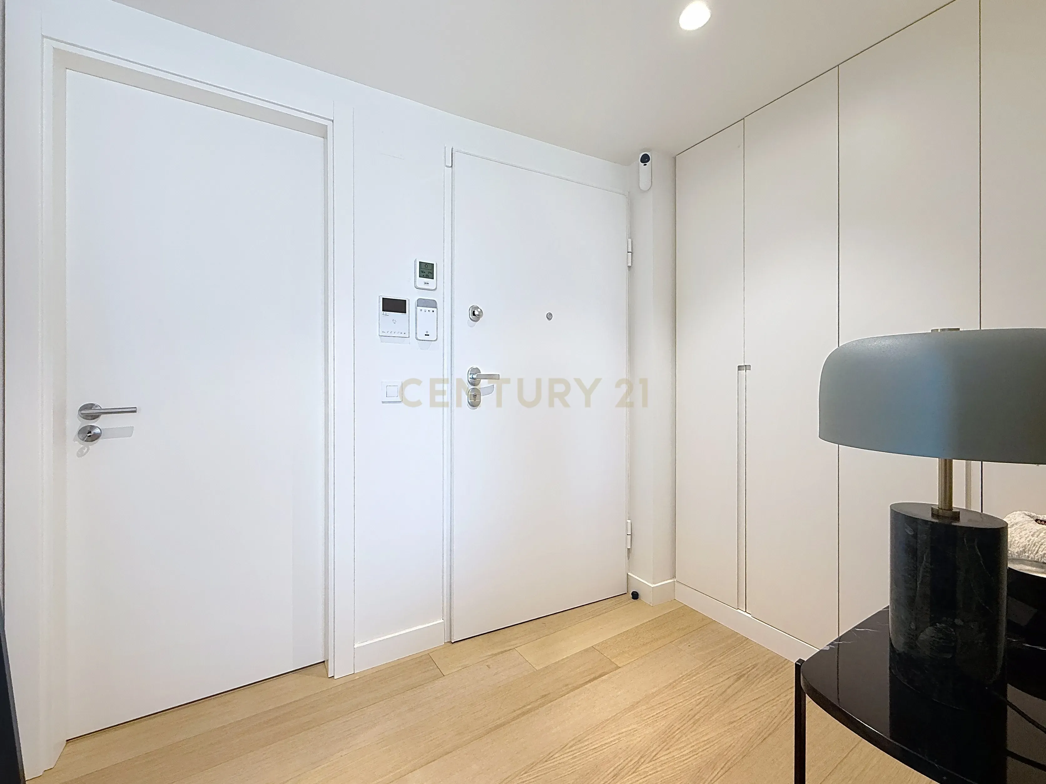 Apartamento T2 com Vista Rio, Semi-Novo, Empreendimento Seixal Baia / Vende-se com o mobiliário - Image 8