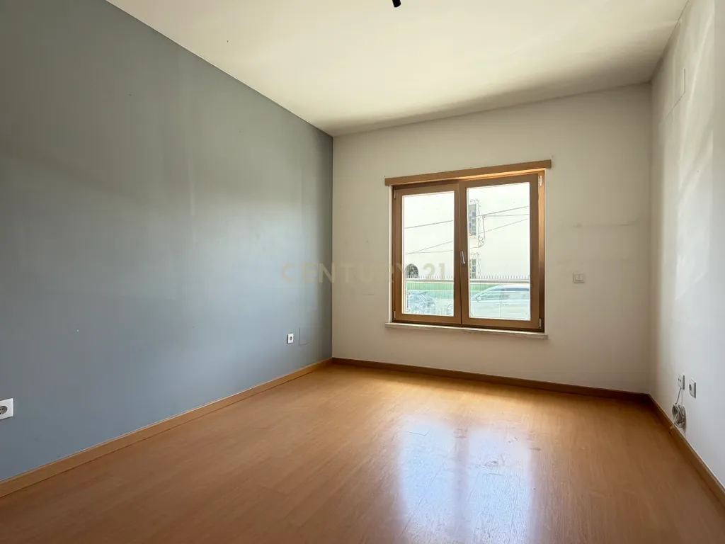 Apartamento T4 com Arrecadação, na Cascalheira, Pinhal Novo - Image 14