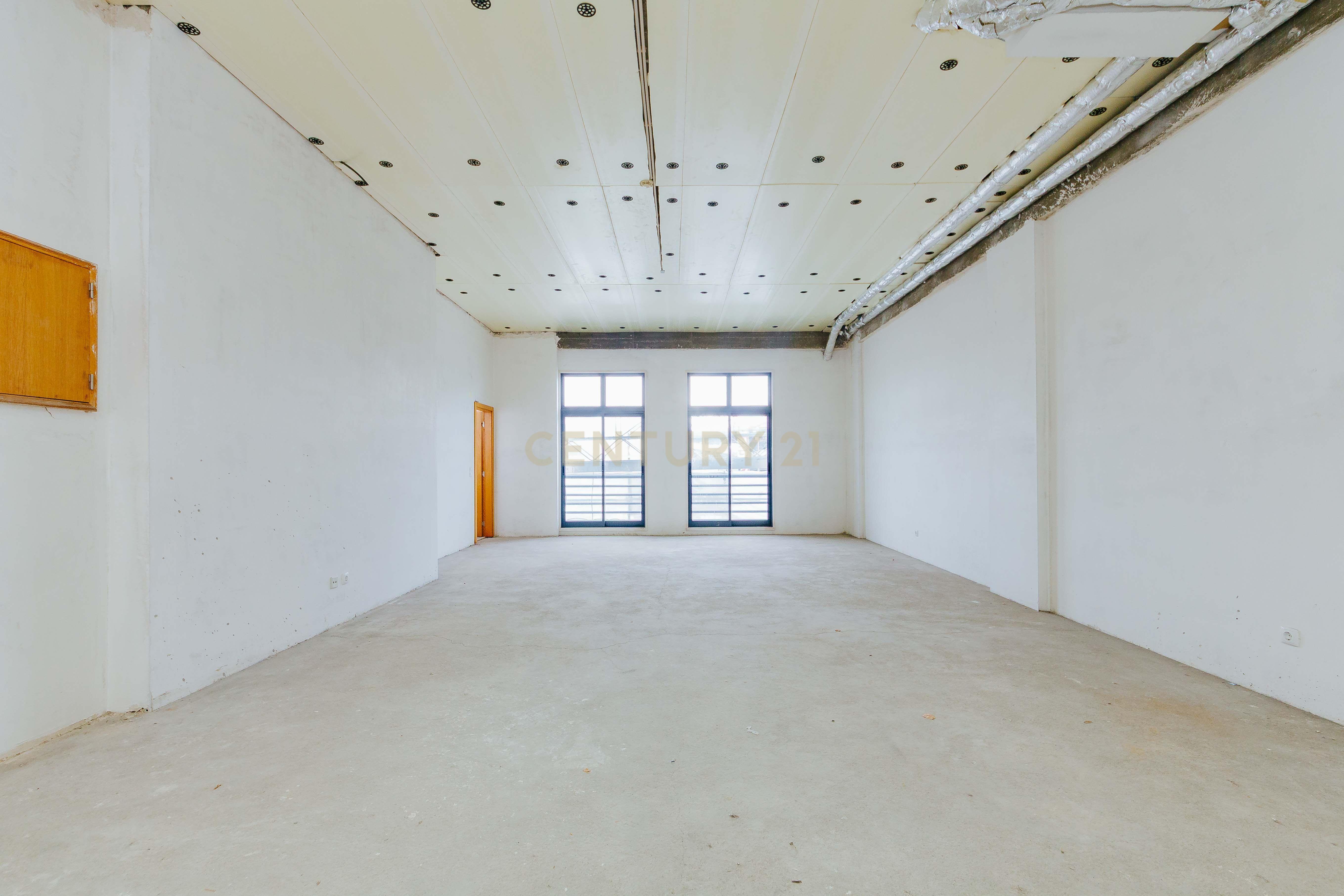 Espaço comercial na prestigiada urbanização do Alto Dos Moinhos - Image 4