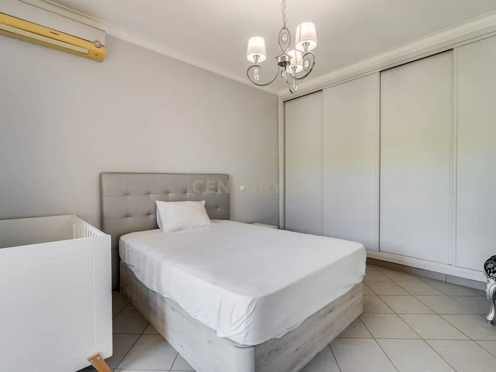 Moradia Independente T3, com Piscina e Amplo Espaço Exterior, em Algoz. - Image 10