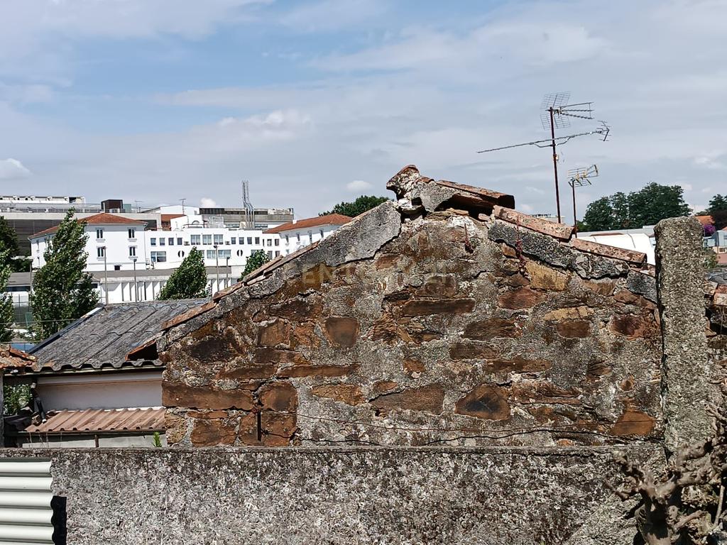 Moradia/ruína térrea em Santo Tirso com vista para o Parque de Geão - Image 12