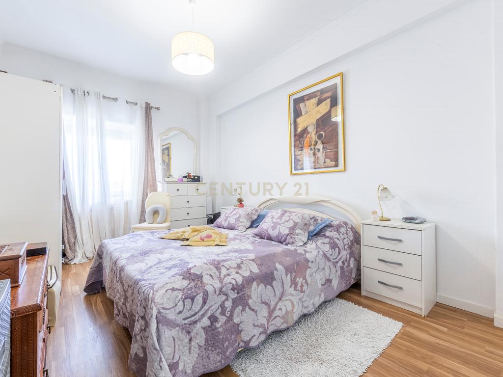 Apartamento T2 renovado para venda na pontinha - Image 10