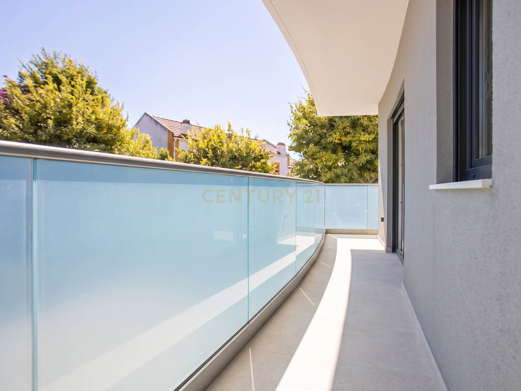 Apartamento de luxo com 5 assoalhadas, 2 garagens e parqueamento - Image 23