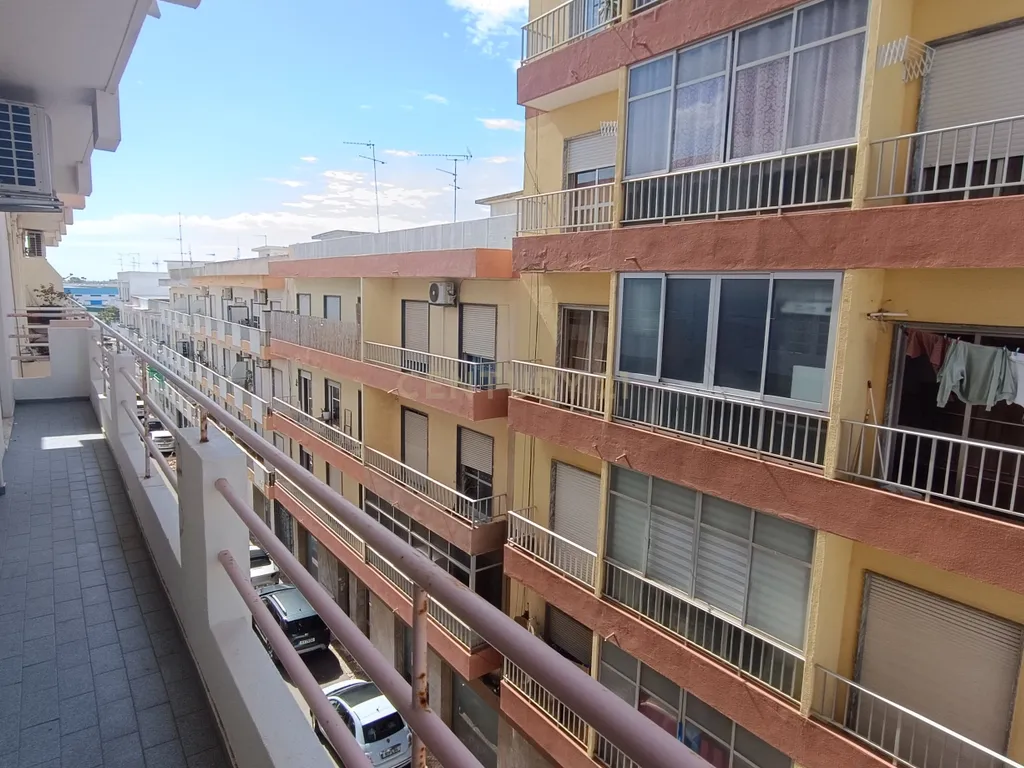 Moderno Apartamento T4 no centro de Olhão - Image 17