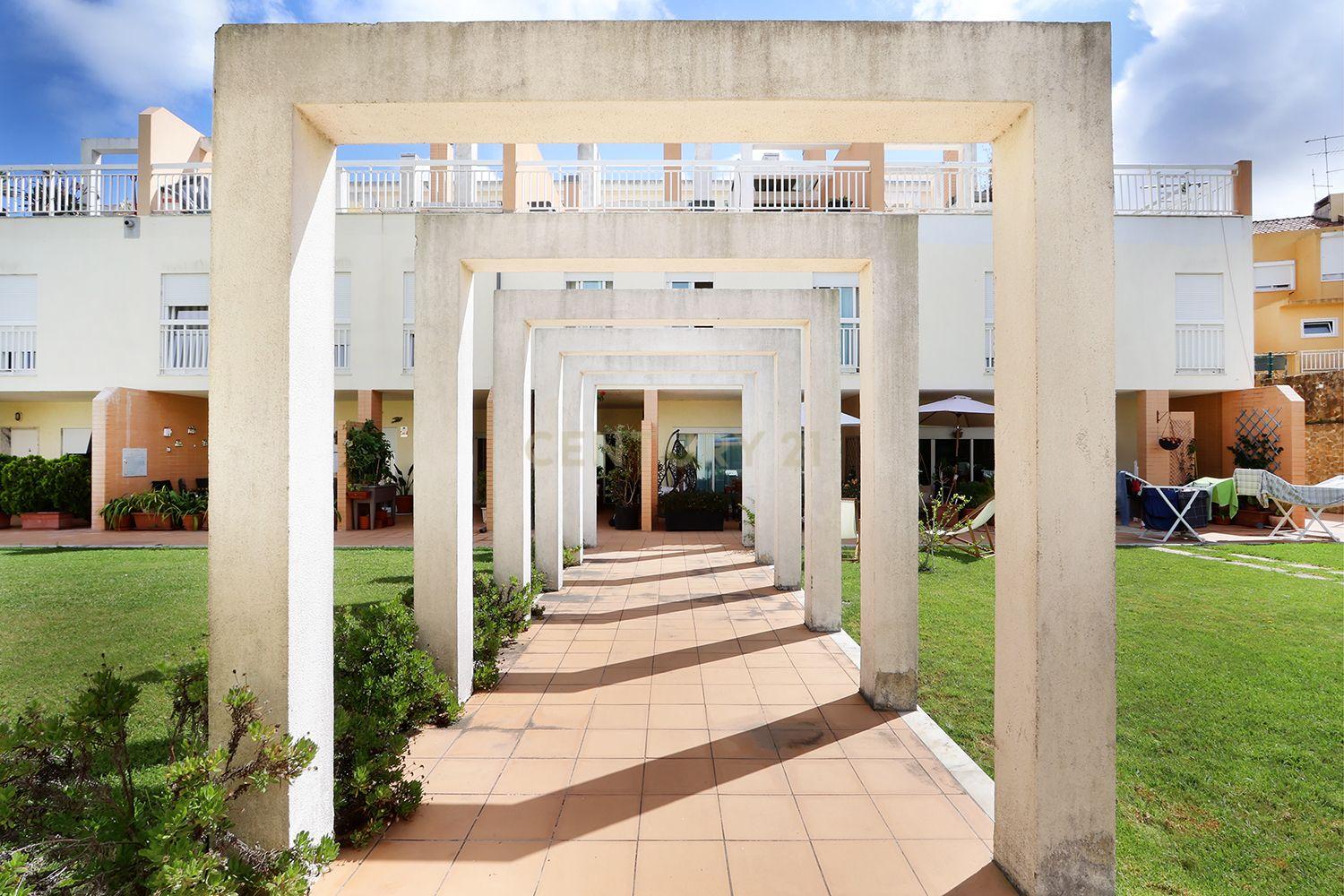 Fotografia 8 de Vila Verde - Sintra - Excelente apartamento T3 Triplex, com garagem em condomínio fechado