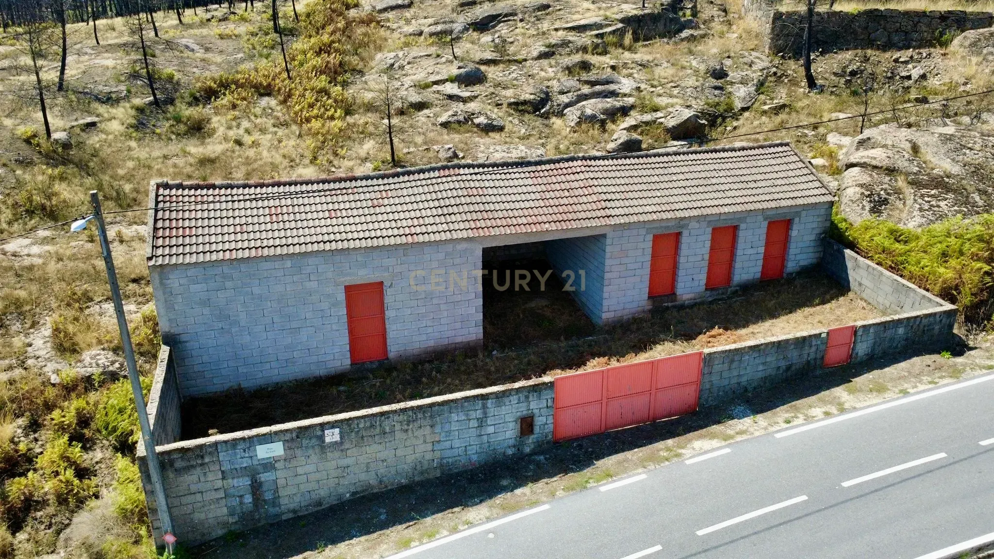 Fotografia 8 de Arrecadação com área exterior em Pinheiro, Aguiar da beira