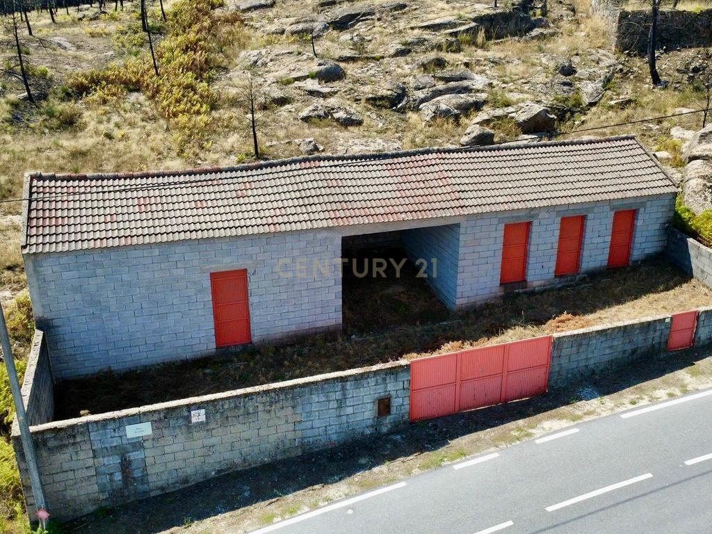 Arrecadação com área exterior em Pinheiro, Aguiar da beira - Image 8