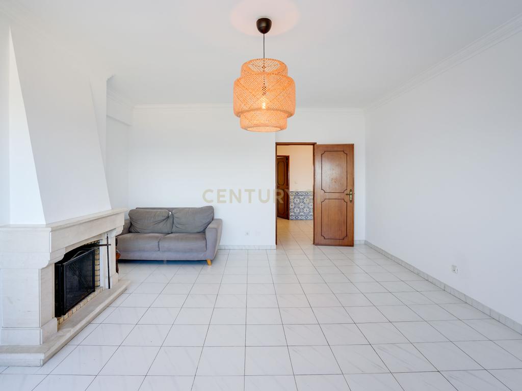 Apartamento T3 com Vista de Rio, São Vicente, Lisboa - Image 4