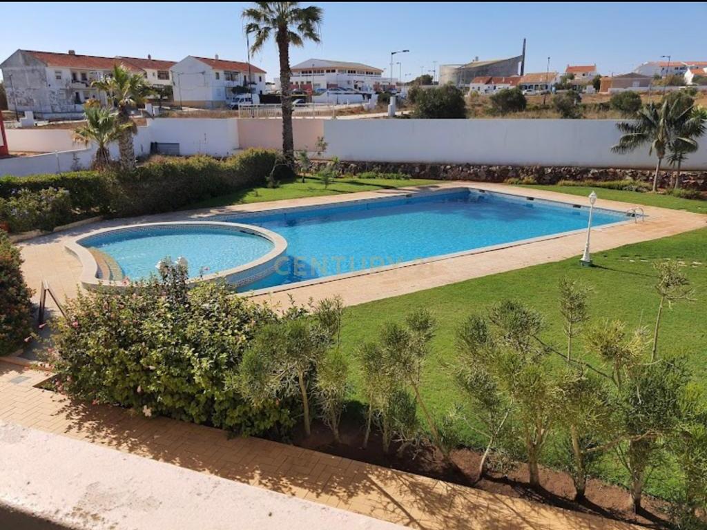 Apartamento T2 Mobilado Condomínio Fechado - Sagres. - Image 5