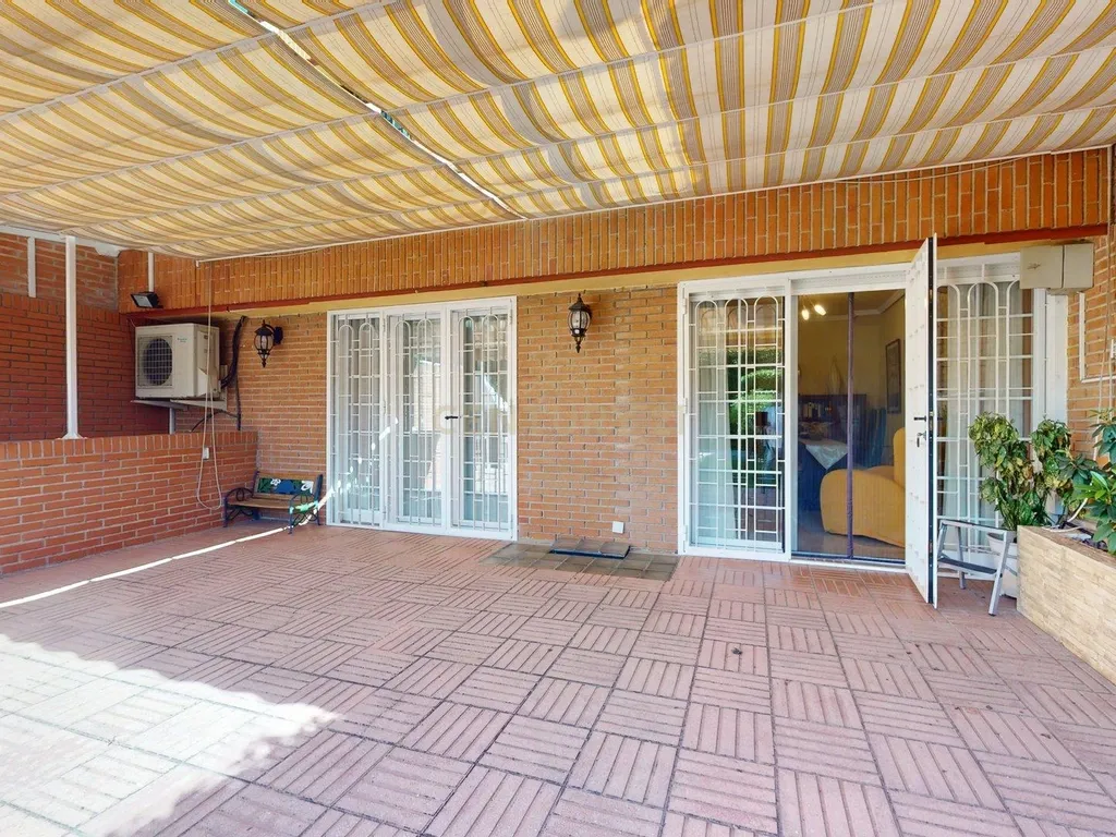 Apartamento Espaçoso com Vista para a Cidade e Montanha em Madrid - Image 42