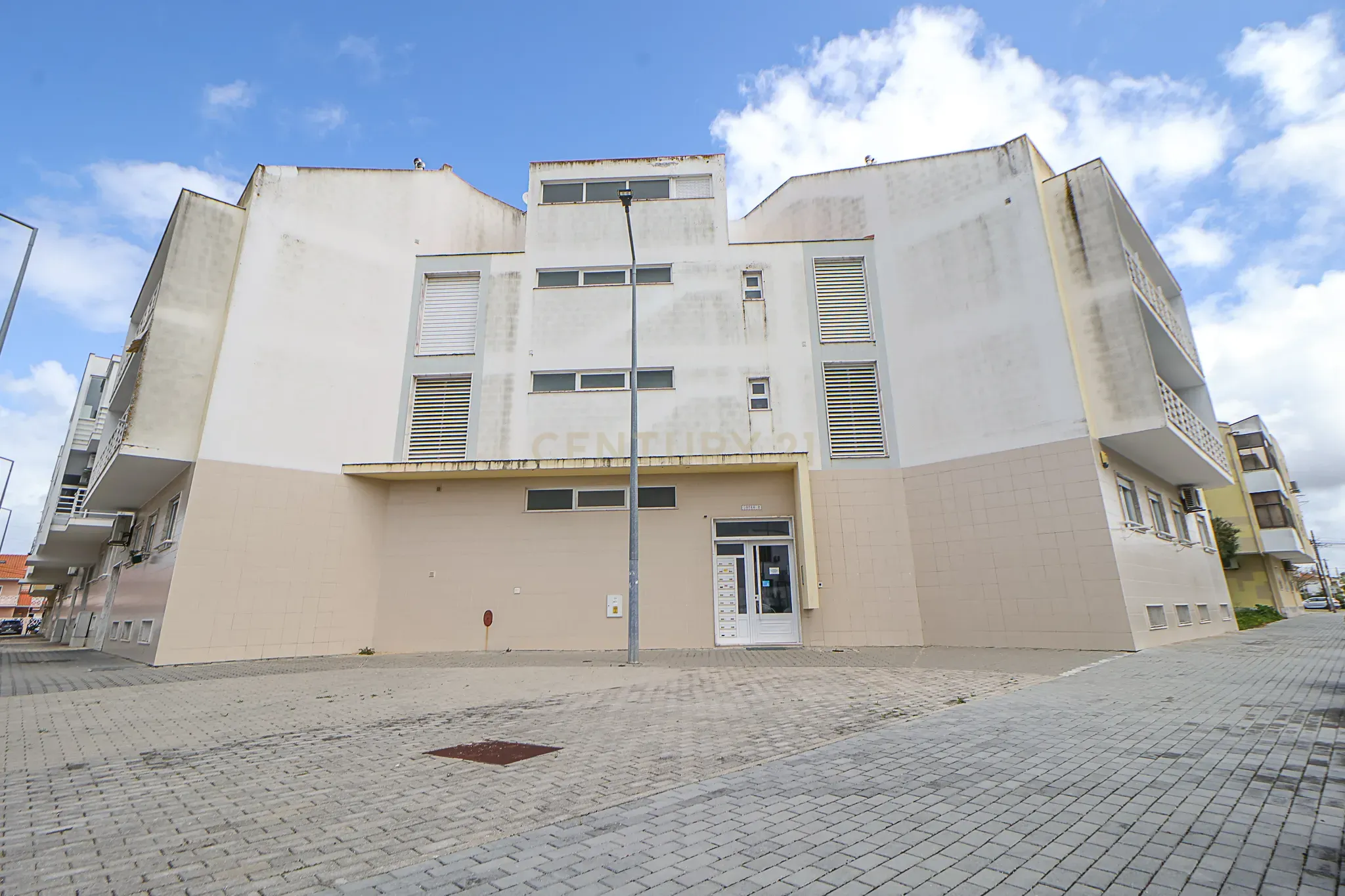 Apartamento T3 em Pinhal de Frades, Seixal, com garagem e arrecadação. - Image 45