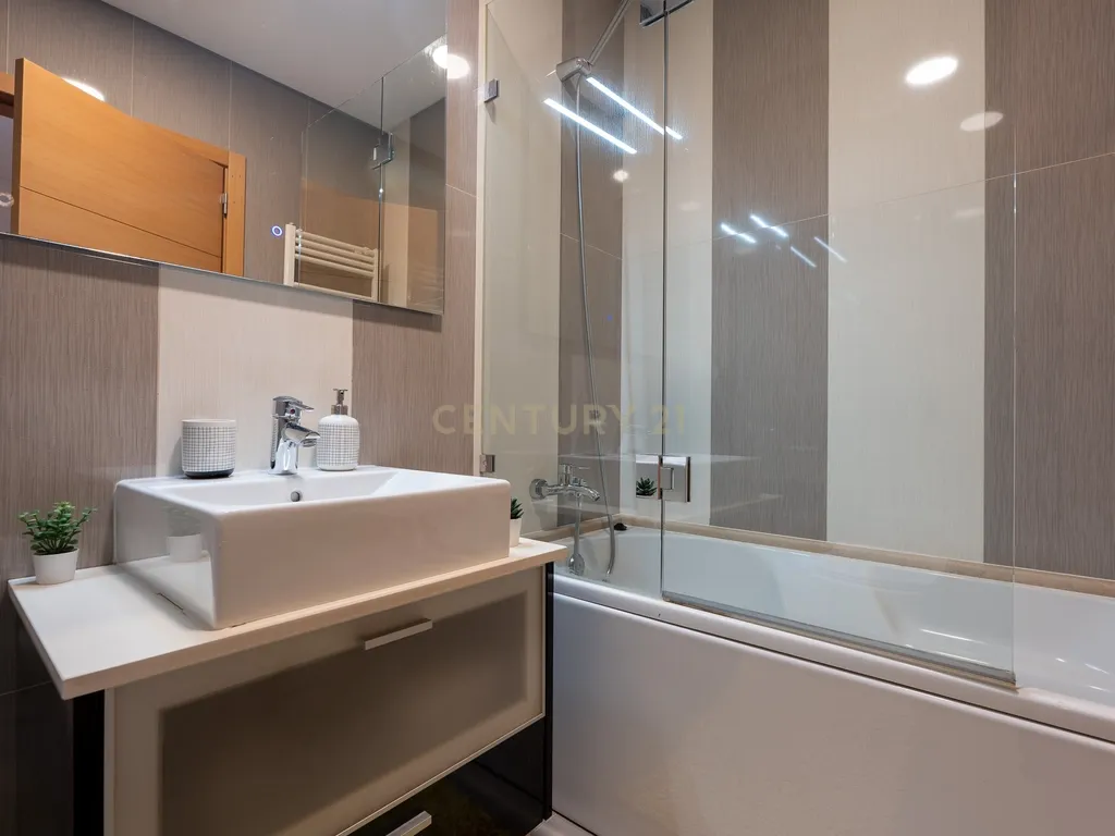 Apartamento de tipologia T3, com 2 varandas, 2 WC e box para 4 viaturas, situado no Jardim da Amoreira - Ramada em Odivelas. - Image 46