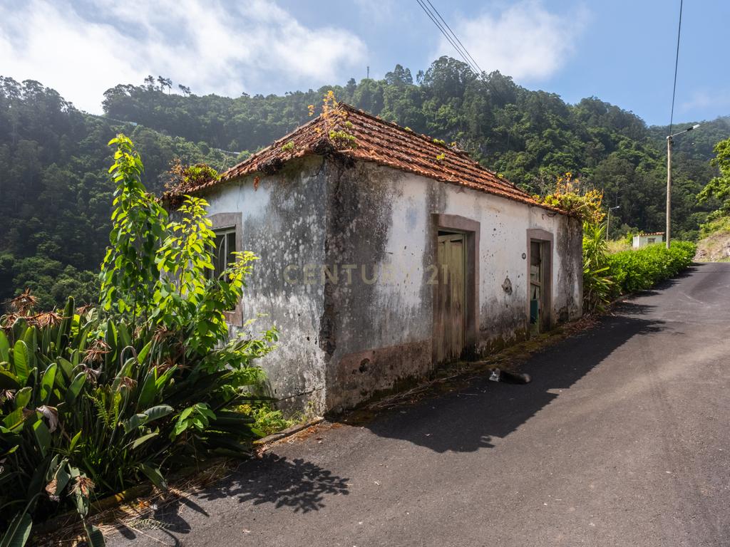 Moradia para recuperar no Faial - Image 1