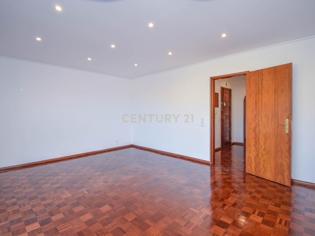 Apartamento T3 com Vista Mar, em São João do Estoril - Image 12
