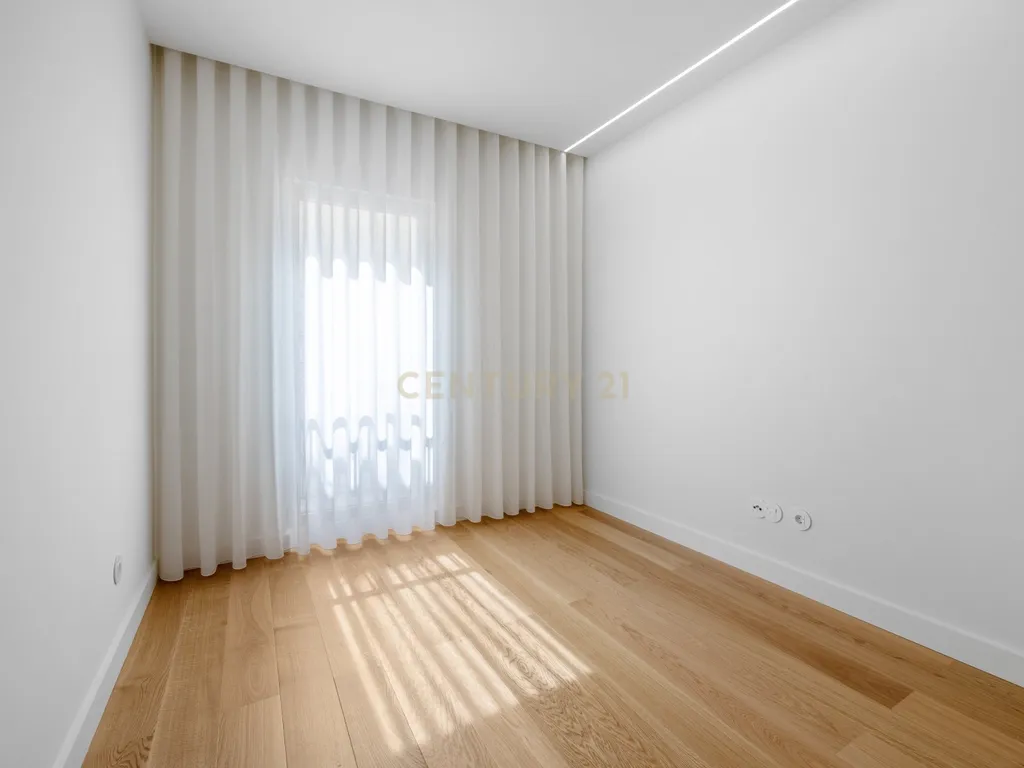 Luxuoso apartamento T3 no Centro de Setúbal e a 300m da praia - Image 11