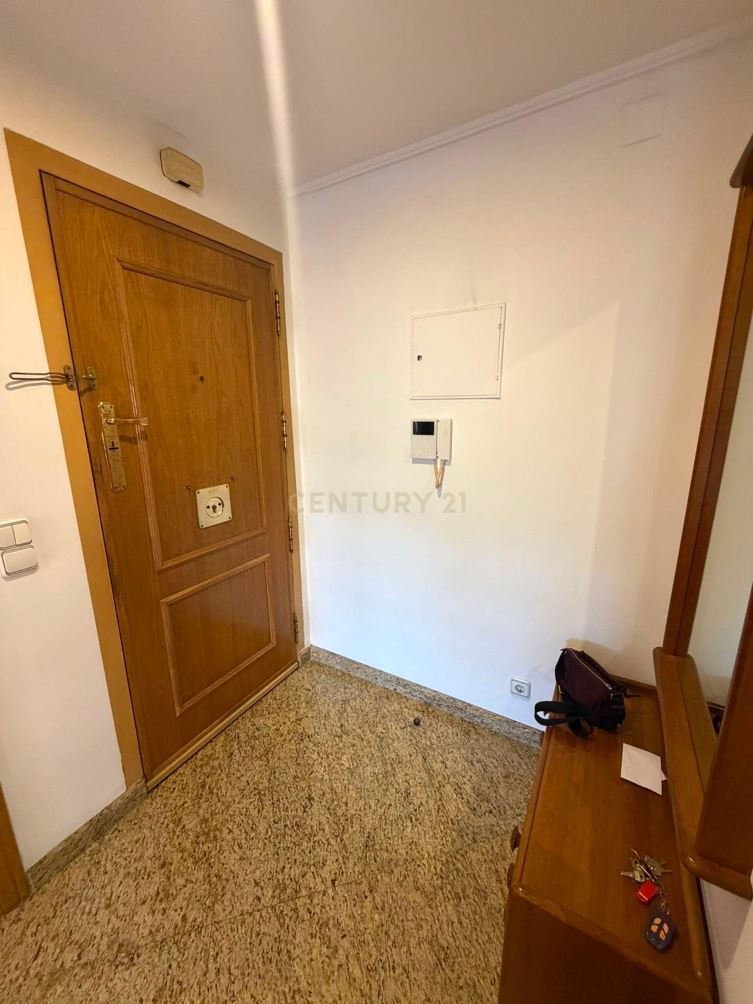 Fotografia 5 de T1 mobilado com 70 m² e garagem junto ao Metro das Laranjeiras