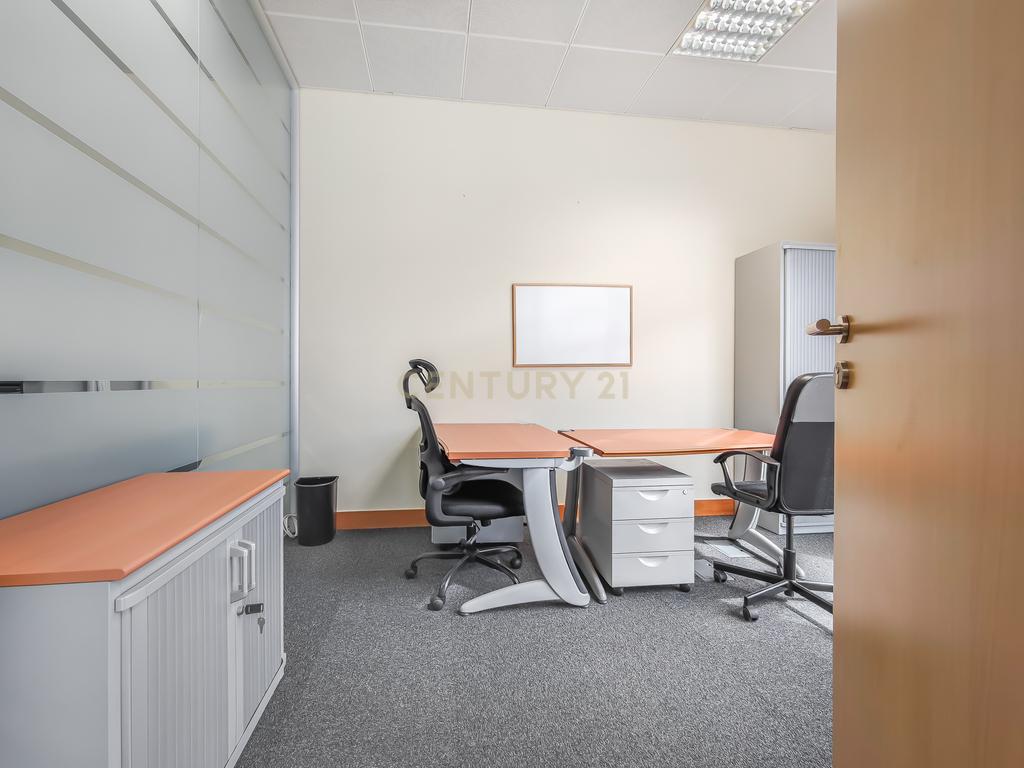 Arrendamento de escritório com 2 salas de reuniões e sala comum | Arrecadação | 1 Parqueamento Beloura Office Park - Image 19